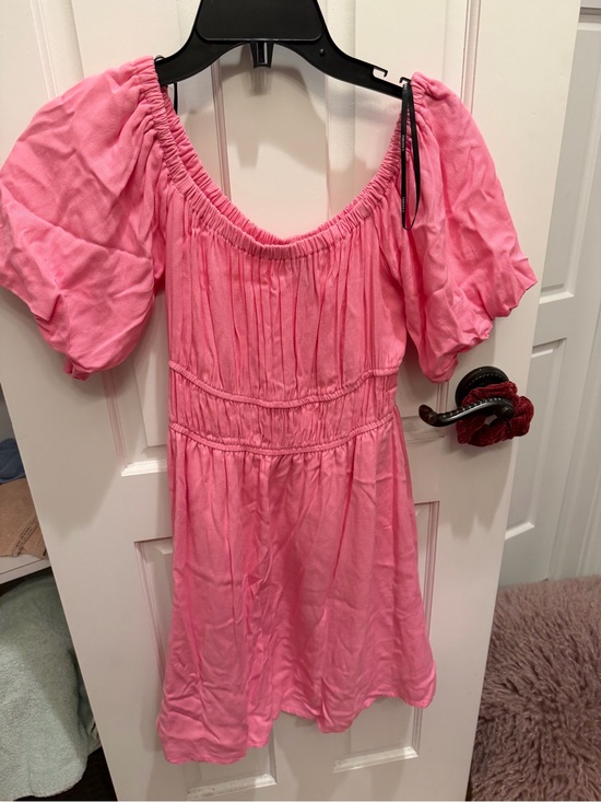 Forever 21 Dresses & Skirts - Pink Puff-Sleeve Women’s Peasant Top